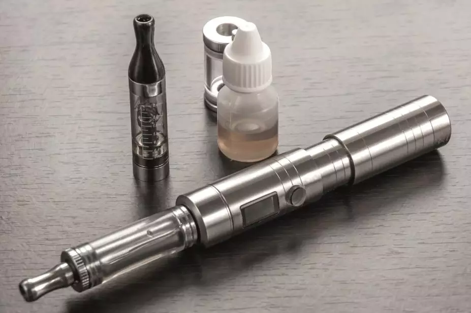 E-cigarette vaping device