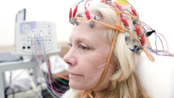 Step-by-step guide on what to do when a patient experiences an epileptic seizure. In the image, a woman has an electroencephalography