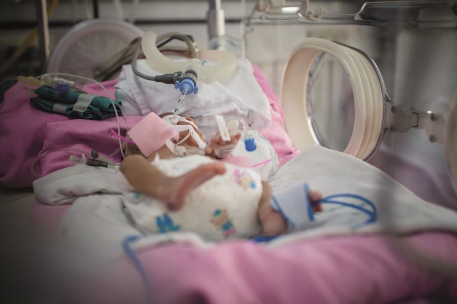 Safety concerns over the potential neurotoxicity of sedatives and analgesics in neonates, often used in neonatal intensive care units, have raised questions at an international level. In the image, newborn in incubator in intensive care