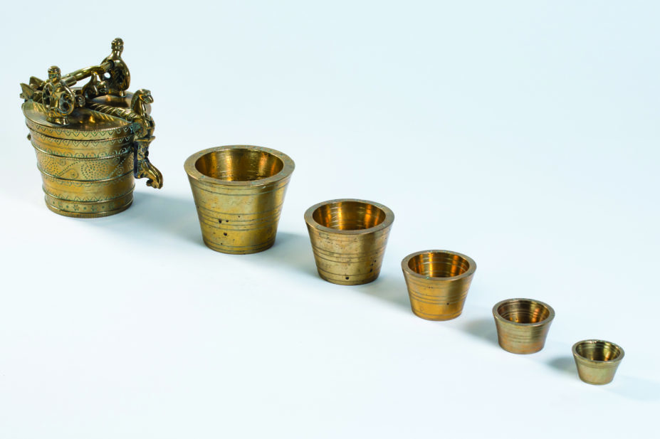 Nuremberg weights showing five nested cups lines in a row