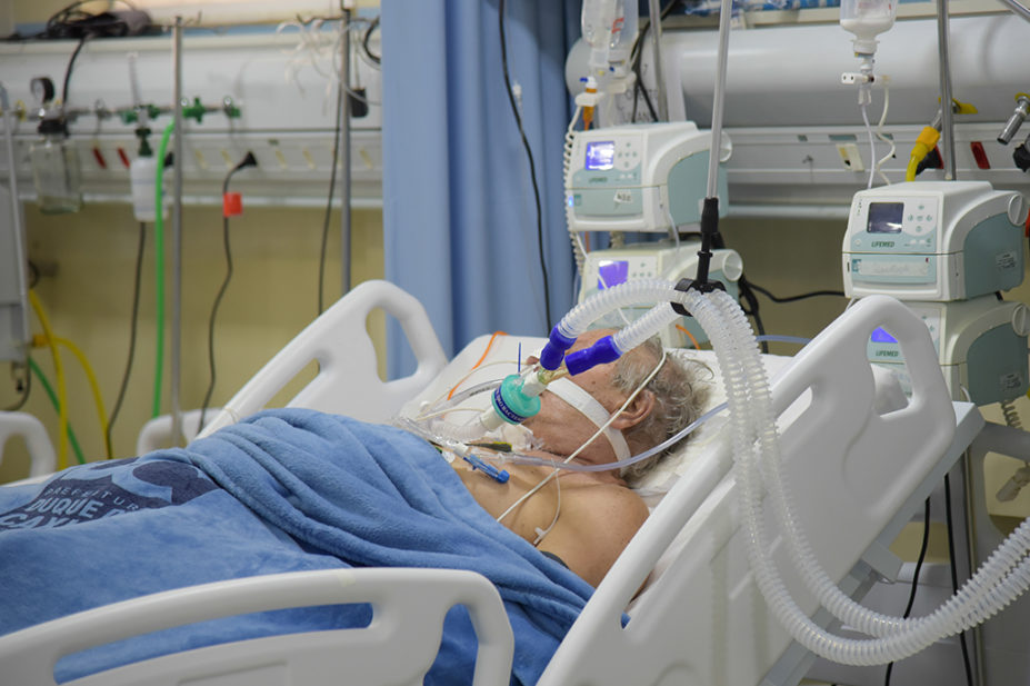 patient receiving oxygen in hospital bed