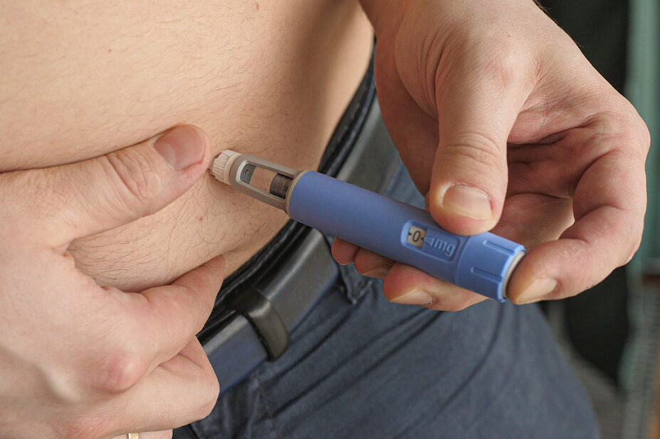 man injecting semaglutide into stomach