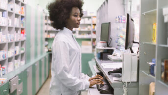 Side,View,Portrait,Of,Young,Confident,Concentrated,African,Female,Pharmacist,