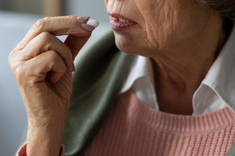 Older woman taking statin