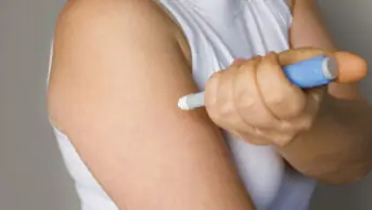 Woman injects weight loss pen in her arm