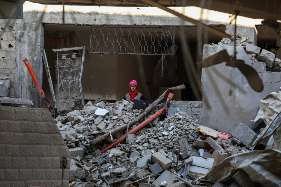 A Palestinian girl among the rubble of the Al-Huda Mosque