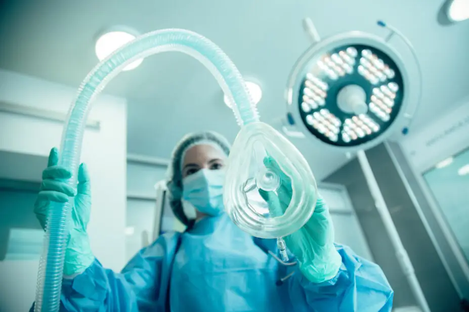 Healthcare professional putting her patient under anaesthesia