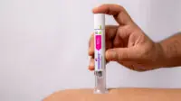 A man holds a Mounjaro weight-loss pen against his thigh