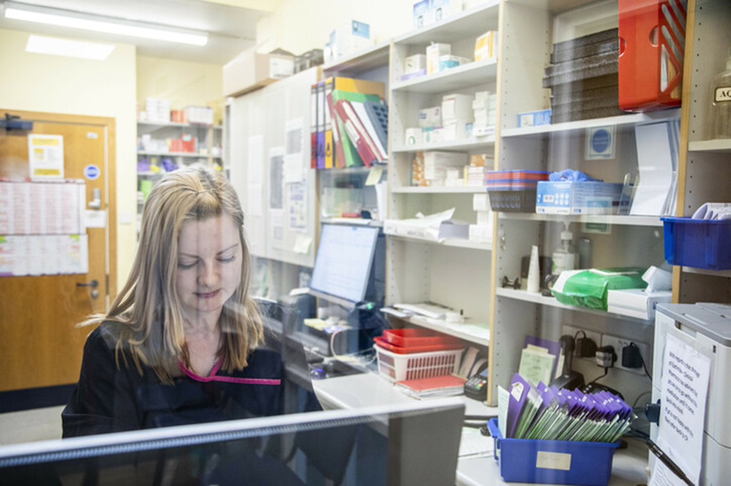 Shocking Survey: Nearly Half of UK Pharmacists Lack Career Support and Training