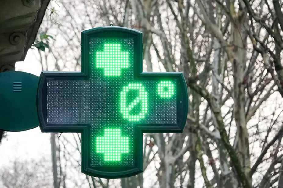 Pharmacy cross sign showing 0 degrees celsius