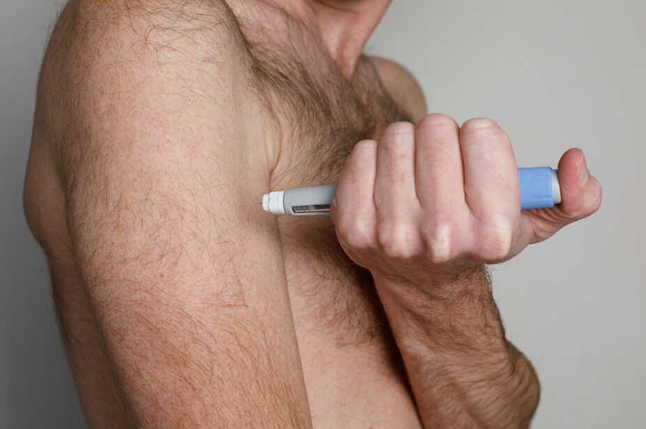 A man injects a semaglutide pen into his upper arm