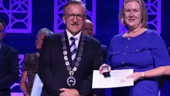 Tracey Thornley accepts her International Pharmaceutical Federation Fellowship from Paul Sinclair, president of the International Pharmaceutical Federation