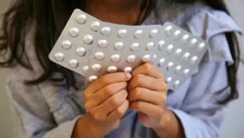 Methylphenidate ( Ritalin ) of Psychostimulants on Girl's hand