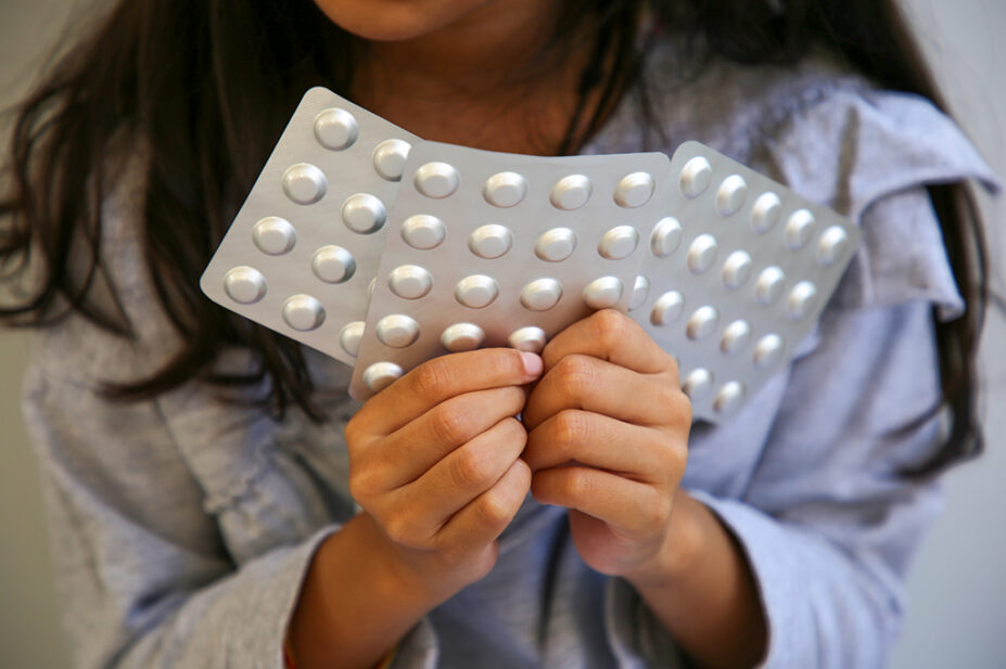 Methylphenidate ( Ritalin ) of Psychostimulants on Girl's hand